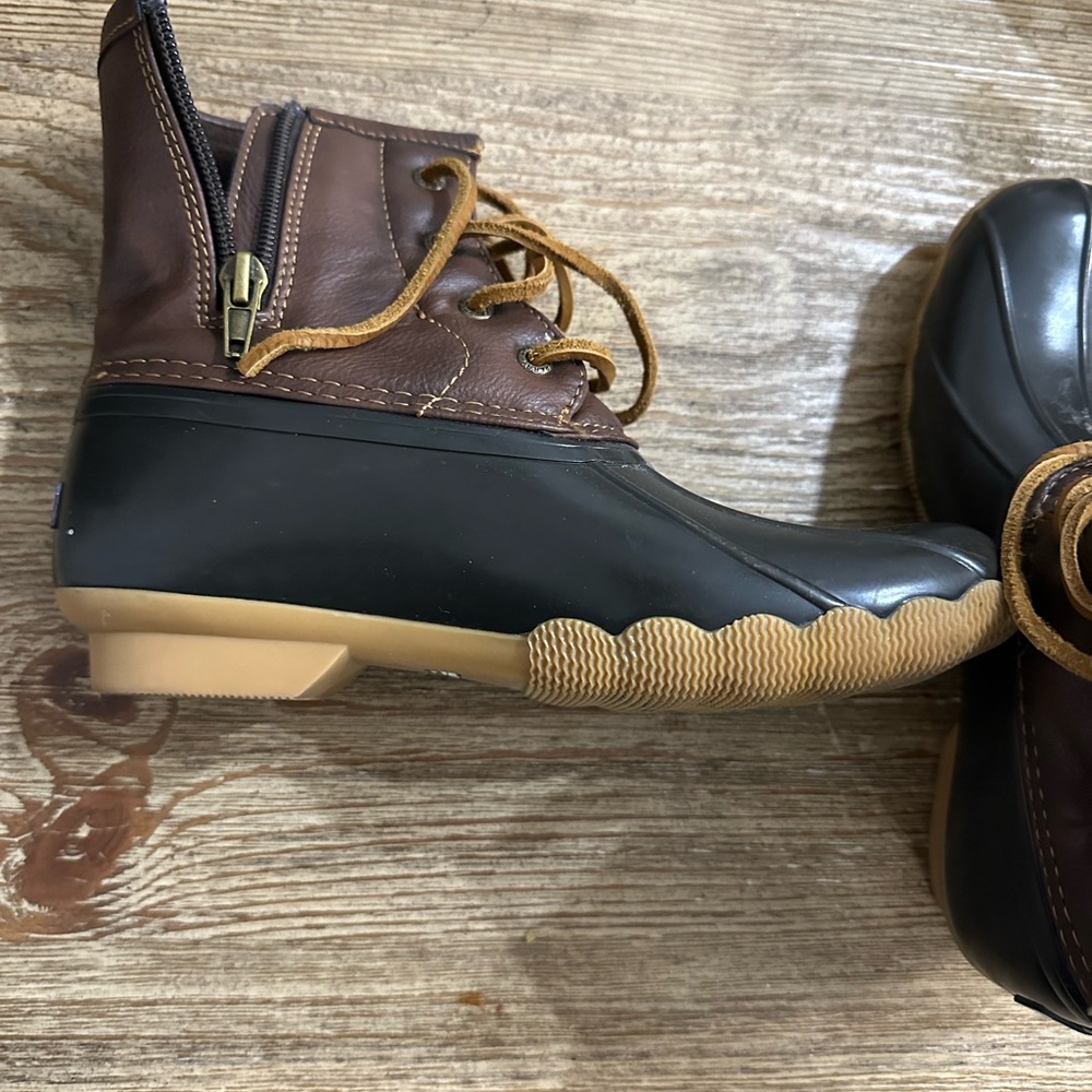 Girls Sperry size 3 brown duck boots